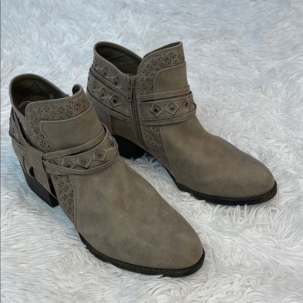SUGAR Women's Taupe Ankle Boots SIZE 8.5 M